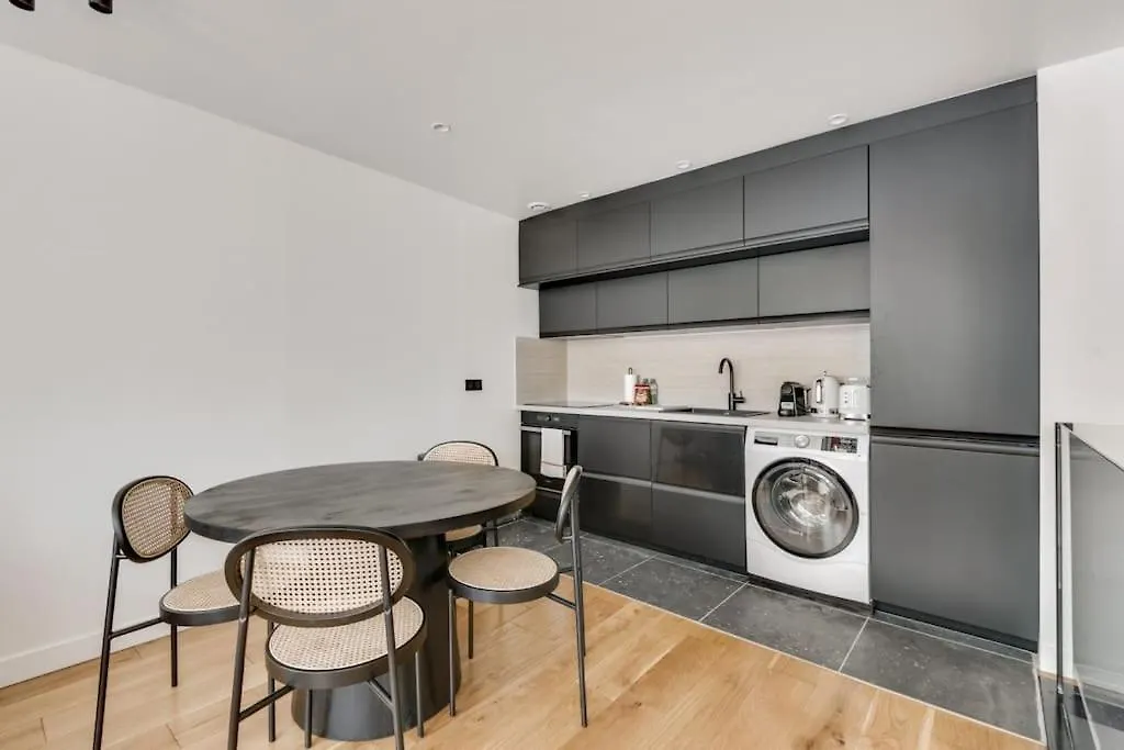 Branche Luxueux Et Moderne - Reaumur-Sebastopol Paris France